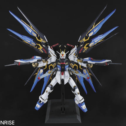GUNDAM - Perfect Grade - Strike Freedom Gundam - 30 CM - Modelbouwset Bandai