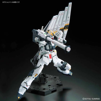 GUNDAM - RG 1/144 Nu Gundam - Model Kit 13cm Bandai